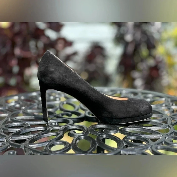 Stuart Weitzman — Suede Pumps - Picture 2 of 7